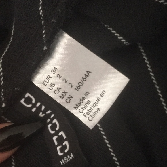 Pleated skirt🖤🤍 - Picture 2 of 6